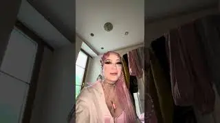 Дарите девочкам вазы к цветам )