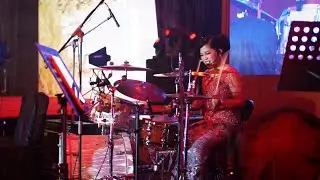 Tari Tualang Tiga | Singing Drummer Live | Nur Amira Syahira
