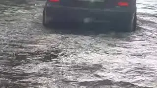 Приора плавает