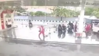VIDEO LUCU DI POM BENSIN BIKIN NGAKAK
