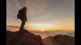 Vulcano Agung.  Sunrise from the top. Drone