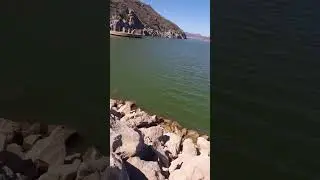 Caminando Entre Las Piedras De La Presa Chihuahua