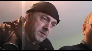 Самодельная приспособа для заточки сверл.