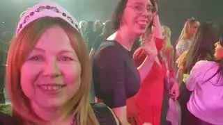 SHAMAN и тает на сердце лёд  Танцуют все 😆 или ба ... знакомые все лица, я вас в Крокусе не видела?