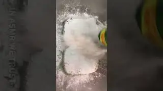 4 cans of Comet 