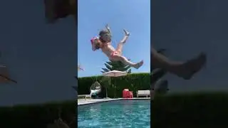 Salvo butta in piscina Giorgia! 