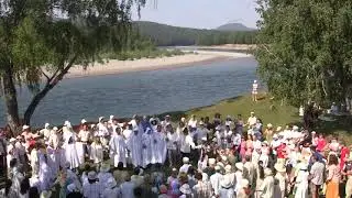 Хороводы после литургии на берегу реки. Черемшанка, река Казыр, 2016 год.