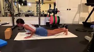 Brandi Rhodes’s feet