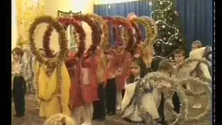 Танец новогодний с обручами (2000 год)