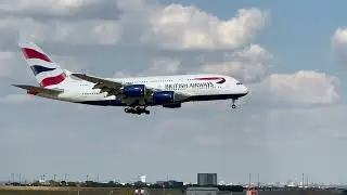 Самолёт Airbus A380-800 British Airways садится в аэропорту Форт-Уэрт Даллас штат Техас США