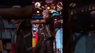 This collab is driving me out of my mind! #LSB 🎤: @michaelstrahan 🎶: "Poison" by @bellbivdevoe