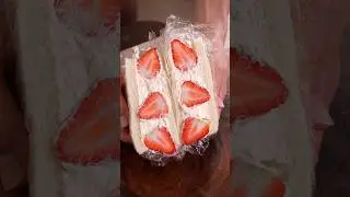 strawberry cream sandwich | 