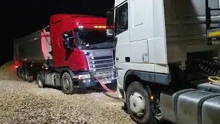 Вытаскиваю сканию,Даф сила)Дождь льёт весь день((((