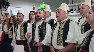 SUPRIZON  Daniel Muhaj me kengen cu keput nje kembe Mali turiste Nordik.Per evente tel. 0692219803. 