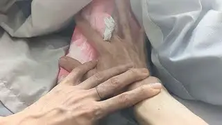 Tissue boxes and hands are very good friends.ASMR