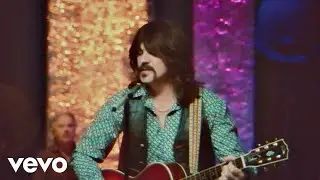 Juanes - Dancing in the Dark (Official Video)