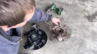Ford Explorer Rear Knuckle / Wheel Bearing Replacement