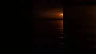 оранжевые молнии сверкают на горизонте чёрного моря