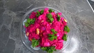 Антивампирский салат беру овощи яйца и арахис получается очень вкусный салат .