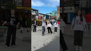 СЗАДИ НА ТЕЛЕГЕ ВЕЗУТ ЛАЙКИ🤣 