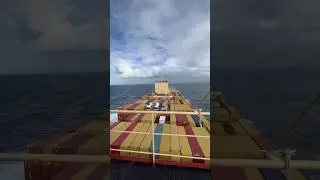 Морское судно на ходу полный вперед