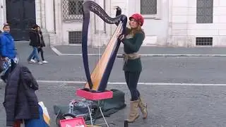 Девушка шикарно исполняет Канон Пахельбеля (Canon In D Major) на арфе