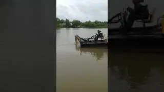 Очистка дна водоема от ила