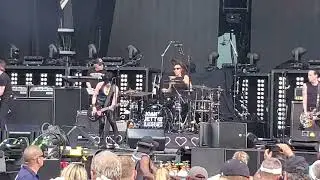 Joan Jett kicks off the tour!