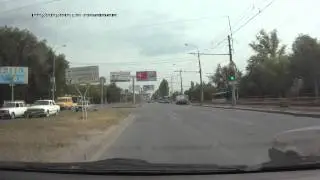 поворот налево со среднего ряда