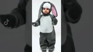 Давид Усубов танцует в костюме зайчика 🐰