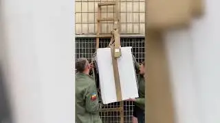 "Воины" ВСУ Украины "эвакуируют" родину...