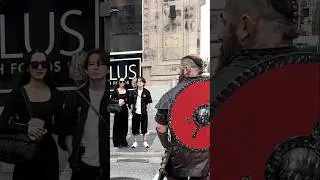 Ragnar Lothbrok Walking in Public #reactionvideo #costume #ragnarlothbrok #vikings #fashion #foryou