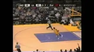 Lebron recreates Kobe's reverse windmill dunk ❤️