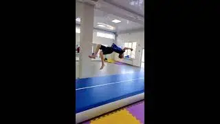 Акробатика - бланш по одной ноге, развёрнутое сальто (blanche)