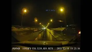 не заметил ямку, влетел.