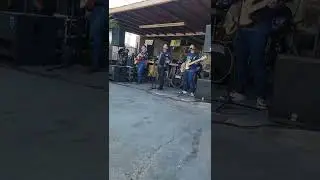 Mil Razones (En Vivo Desde Fiesta Privada) - Grupo Raudal