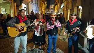 Osimo: Il gruppo Folk la Pasquella di Varano alla festa d'autunno e castagna day
