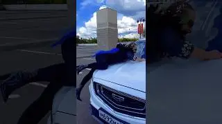 ПЫТАЮСЬ ЗАЛЕЗТЬ НА МАШИНУ #kosha_dvoe_ #юмор