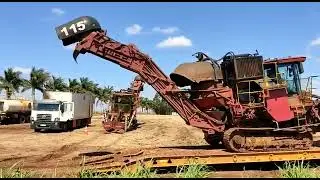 case 8800 colhedora de cana embarcando