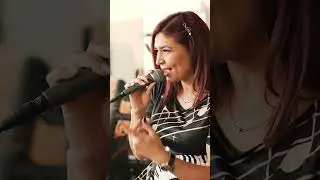 Boda en vivo, te vi venir de Sin Bandera y un clásico del folklore argentino, zamba para olvidar.