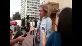 Ксения Собчак у здания Следственного комитета РФ 07082013