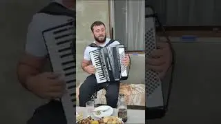Сируж поет