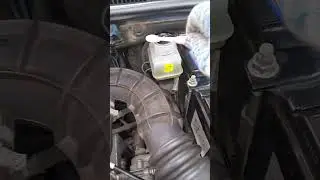 Cleaning the brake fluid reservoir!