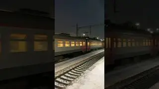 ЭТ2М-047 тихо проезжает платформу Фарфоровская