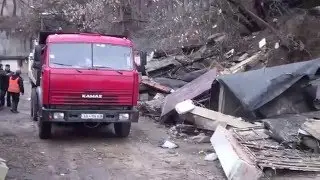 Обвал дома в Киеве 01.12.2015. День 2. Уборка территории.
