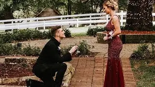 Teen Surprises His Girlfriend By Proposing While Taking Prom Photos