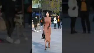 Азиатка с прыгающими сиськами