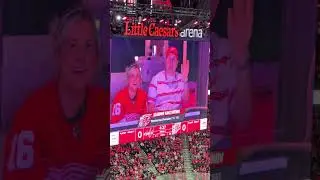 Standing ovation for Vladimir Konstantinov at Red Wings game 👏 #detroitredwings