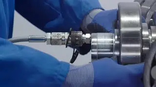 SKF Oil Injection Method - Dismounting a bearing from a cylindrical shaft