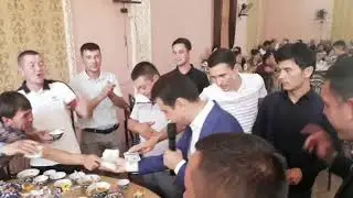 Nodirbek xolboyev muxlislar davrasida, Сени бугун курмасам булмас